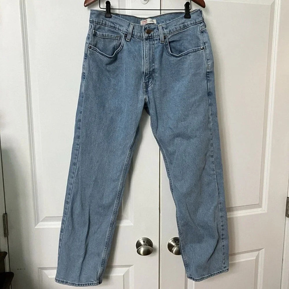 Signature Levi Strauss Regular Fit Light Wash  Jeans - Picture 3 of 5